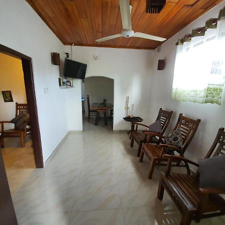 Appartamento Sana Guest Weligama Esterno foto